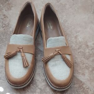 Clarks Women’s Tan Leather and Cream Fabric Tassel Loafers